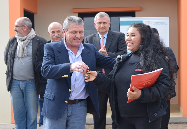 140717 El IVUJ entregó viviendas en El Carmen 3 web