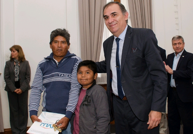 180319 2. el Presidnete Morales Entrega Viviendas La Esperanza crop 650x450