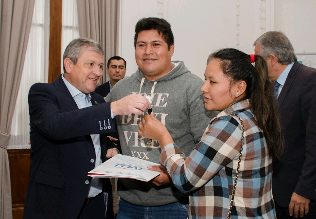180319 6. Vocal Paiquez Entrega Viviendas La Esperanza crop 650x450