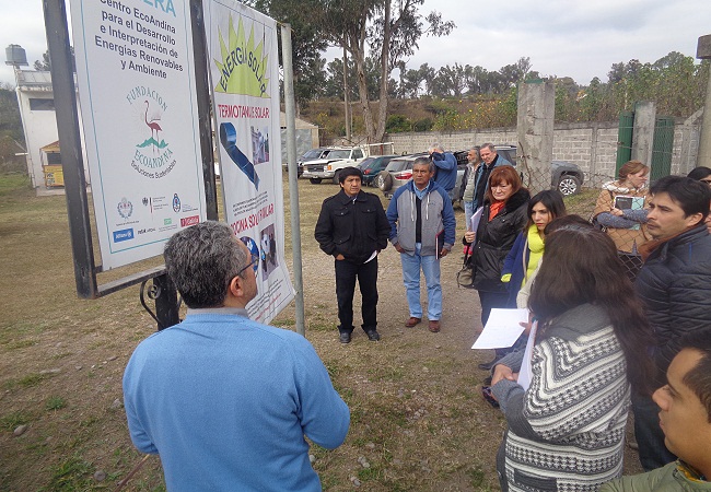 2.Personal de IVUJ se capacita en energía solar